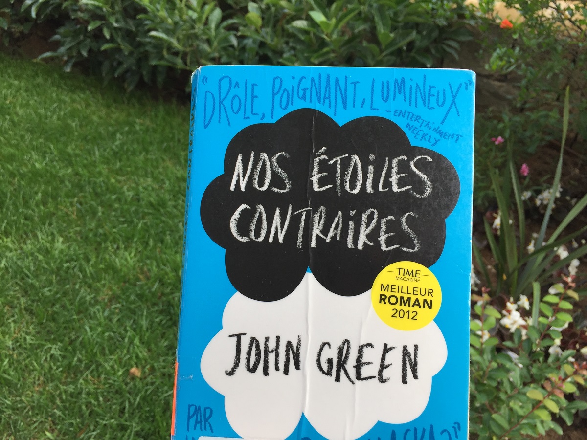 Nos étoiles contraires de John Green Chapeau melon et livres en cuir